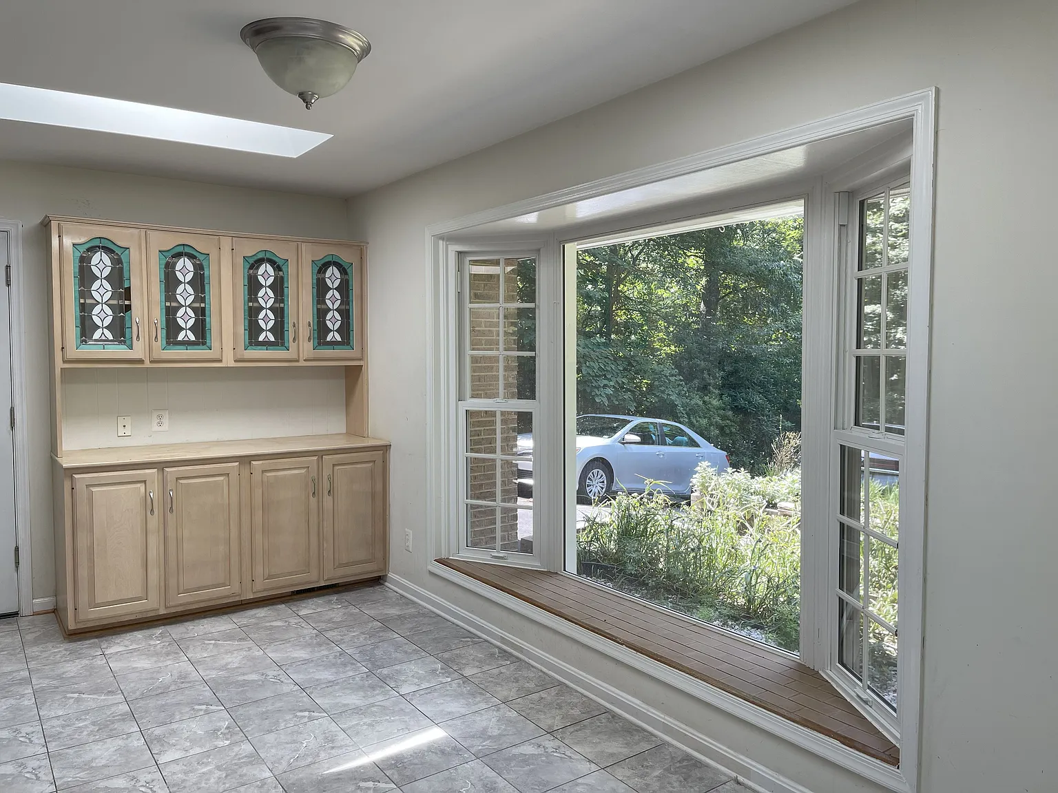 4 bed, 2512 sqft, $4,200 — Photo 2