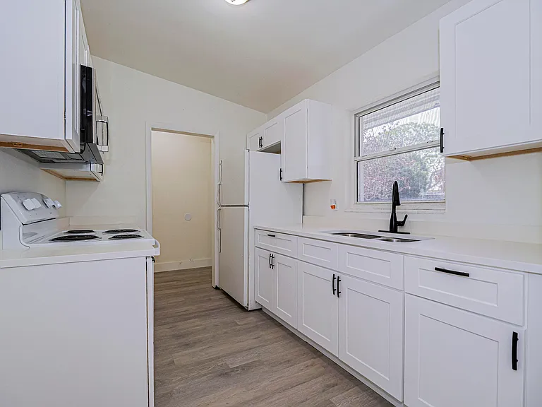734 5th Pl SW — Photo 6