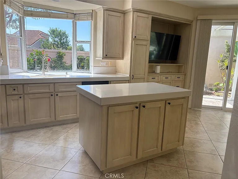 21261 Manzanillo — Photo 2