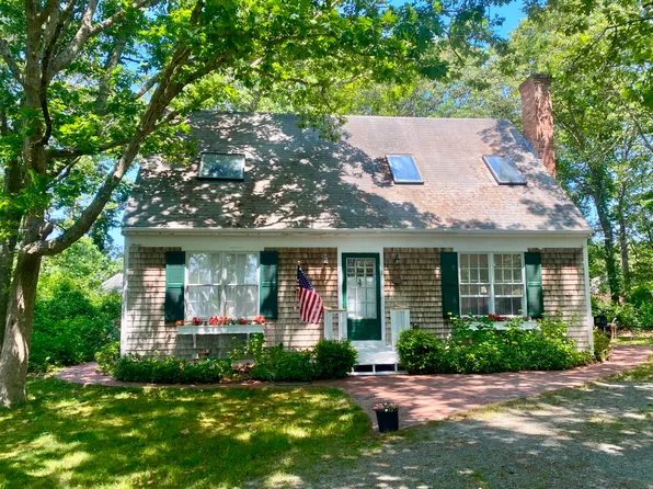 2 Marchants Path, Edgartown, MA 02539