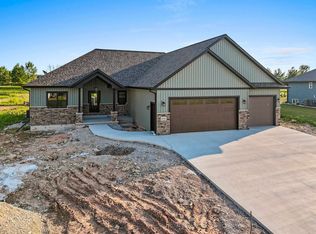 1650 Sweetbriar Way, Green Bay, WI 54311
