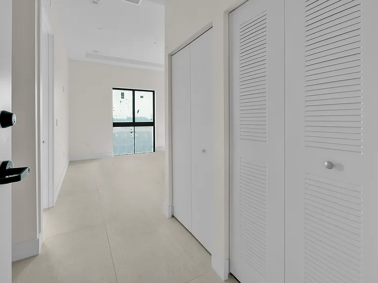 530 SW 11th Ave #202 — Photo 6
