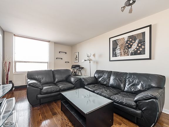 3rd image of 1455 N Sandburg Ter APT 607