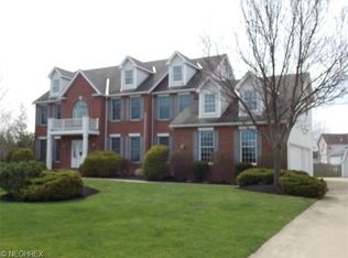 27059 Sanctuary Ln, Olmsted Township, OH 44138