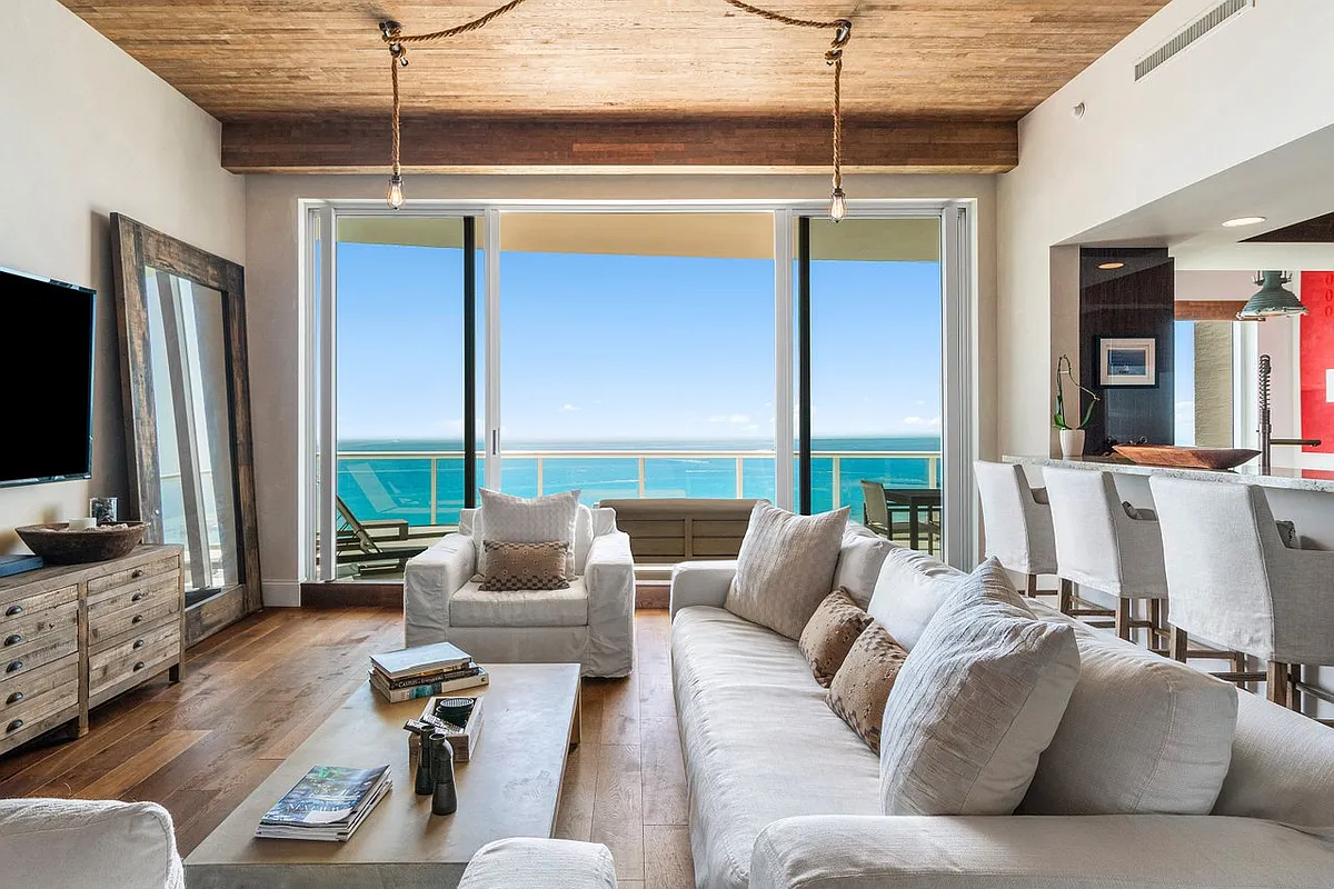 Building Photo - 2700 N Ocean Dr #Penthouse 3B
