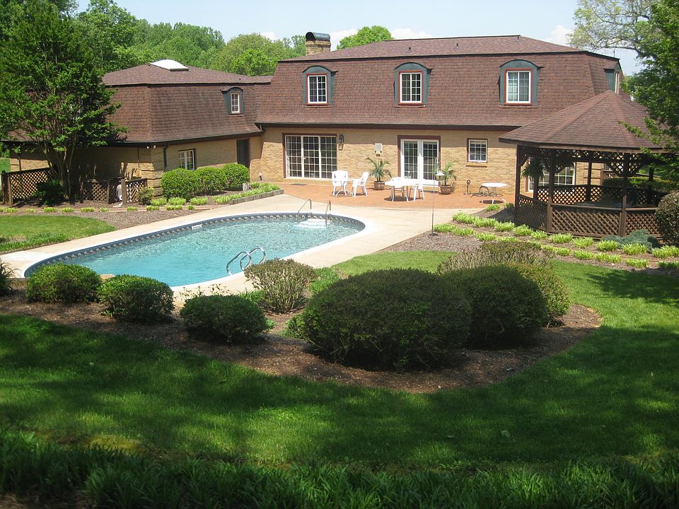 1st image of 735 10th Street Dr NW
