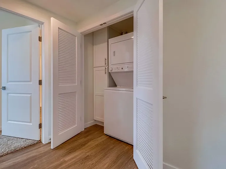 La Perla Apartments — Photo 9
