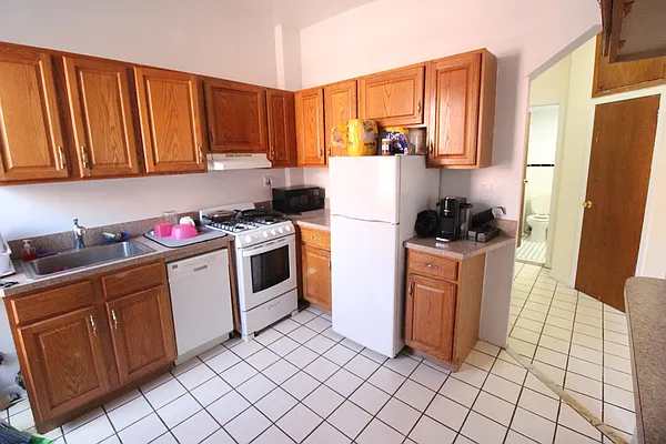 Rented by Luxor Homes & Investment Realty | media 20