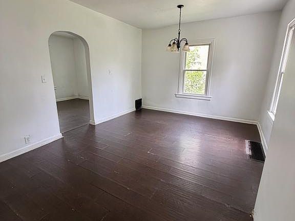 5th image of 1725 Midland Ave