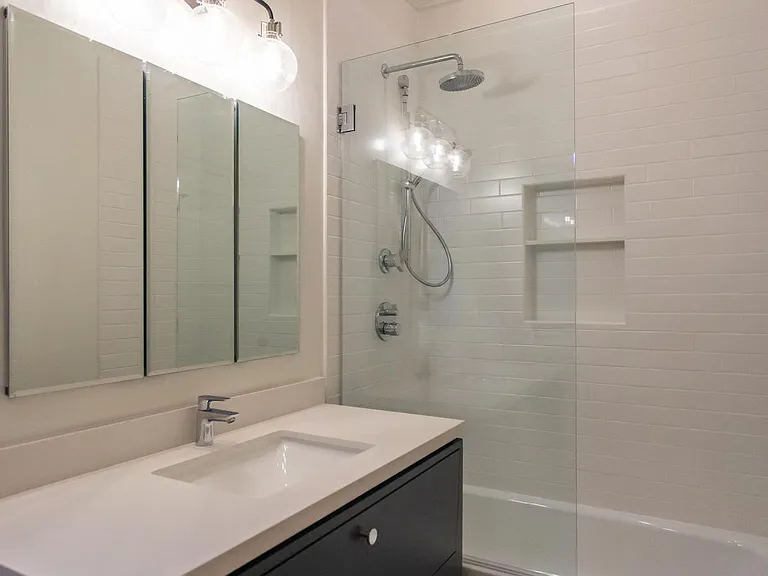 861 S Van Ness Ave — Photo 16