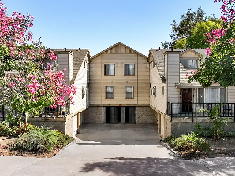 220 W Truslow Ave — Photo 37