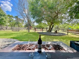 42 E Grand Oaks Dr, Harper, TX 78631