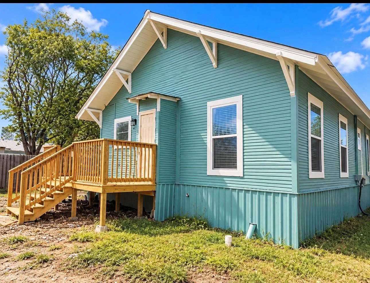 3 bed, 2.0 bath, 1448 sqft, $2,000 — Photo 3