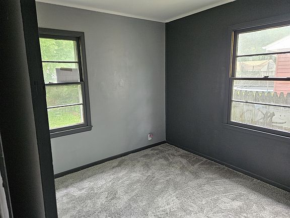 5th image of 1020 Irving Ave