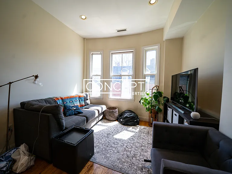 79 Highland St — Photo 17