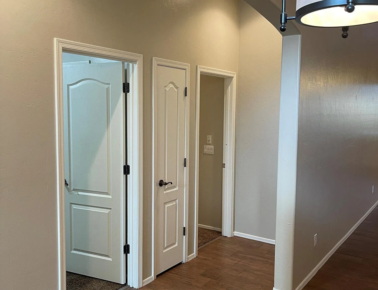 4 bed, 2.0 bath, 2338 sqft, $2,595 — Photo 4