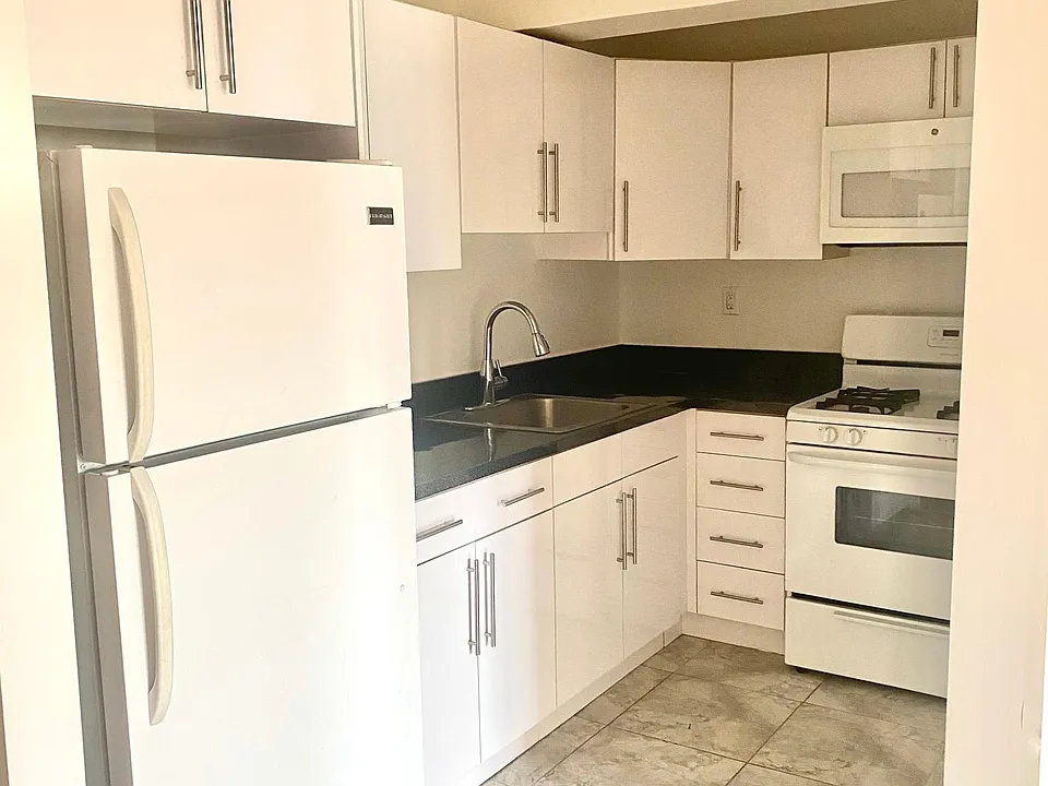 169 Bronx River Rd #3F