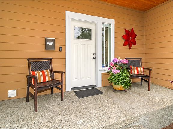 3rd image of 1205 8th Ave NW