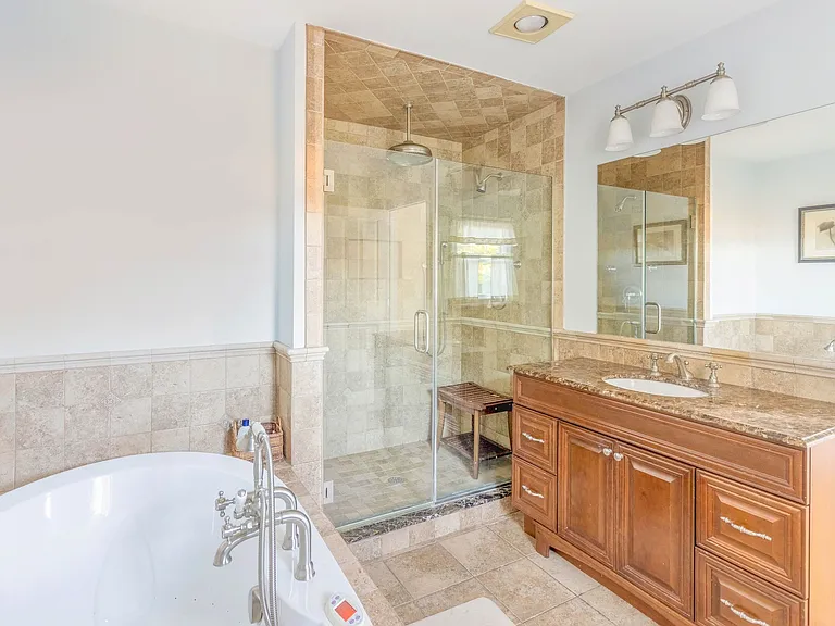 435 Luptons Point Rd — Photo 26