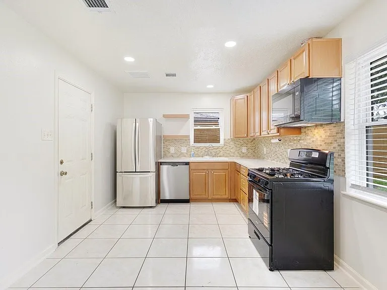 1303 Gamma St — Photo 3