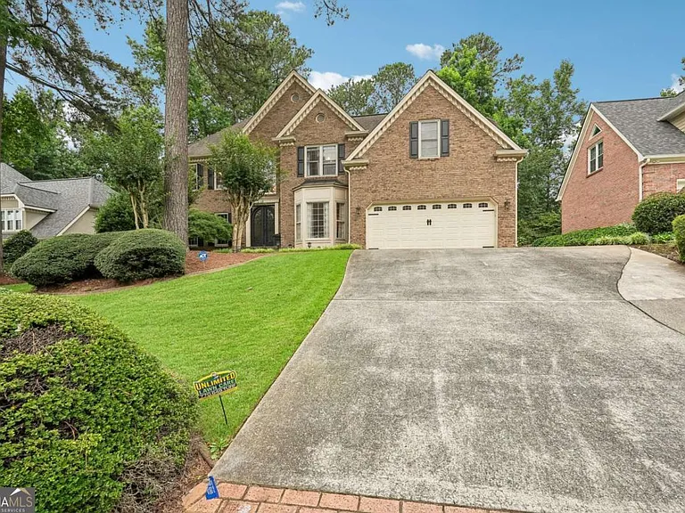 3302 Greencastle Way NE — Photo 2