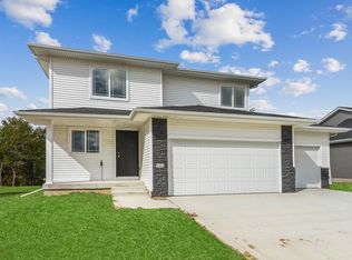 142 NW Pike Cir, Waukee, IA 50263
