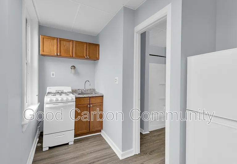 131 Allen St #17 — Photo 4