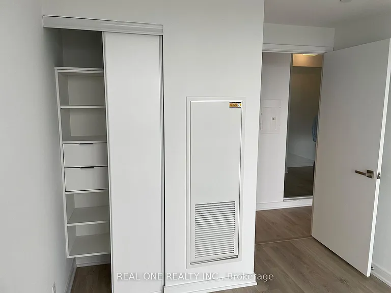 3 Gloucester St #3704 — Photo 4
