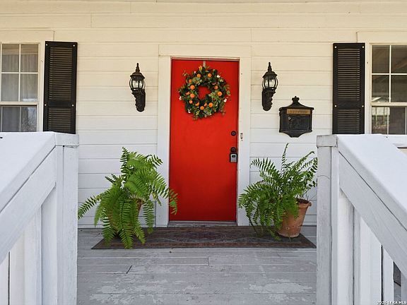 4th image of 156 Perry Court