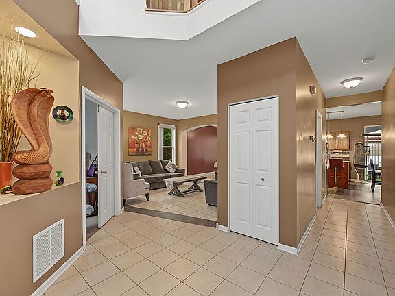 5th image of 11323 S Glenbrook Cir