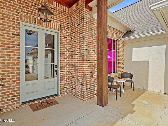 4th image of 127 Camden Lake Dr