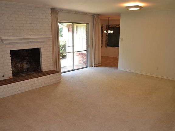 2nd image of 2906 Royal Dr