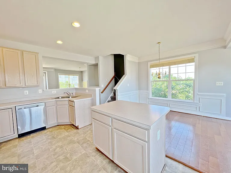 8118 Rainwater Cir — Photo 8