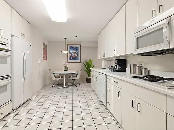 5th image of 392 Kelburn Rd APT 122