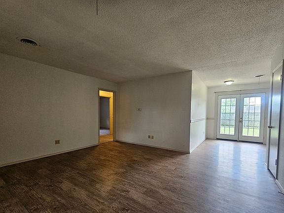 2nd image of 993 Barkley Cir