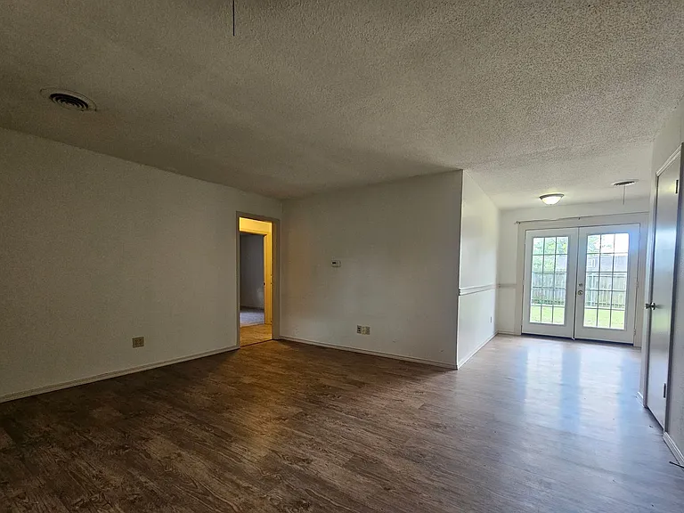 993 Barkley Cir — Photo 2