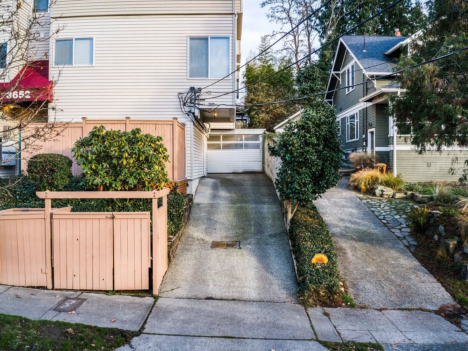 Downtown Fremont / Modern Building w/ Rooftop deck! Top Floor Corner unit w/ huge windows & Parki... — Photo 3