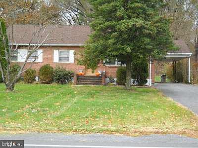 1st image of 413 Fox Dr
