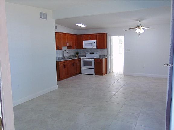 3rd image of 6003 N Clark Ave