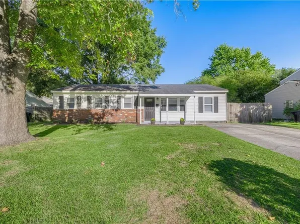 226 Raintree Rd, Virginia Beach, VA 23452