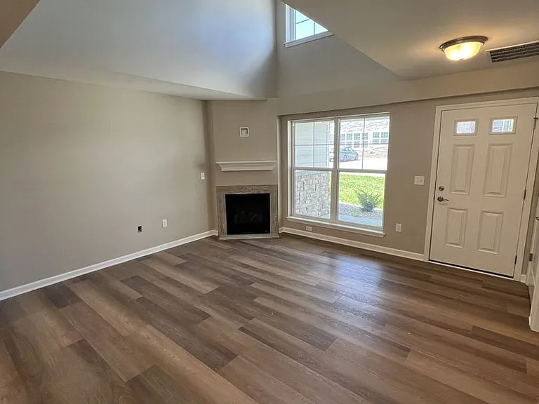 1063 Anchor Ave W — Photo 4