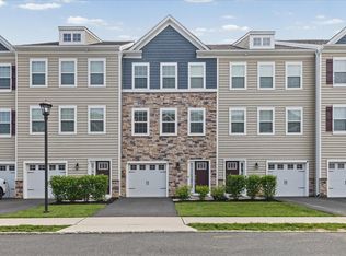 8 Venice Ln, Mount Laurel, NJ 08054