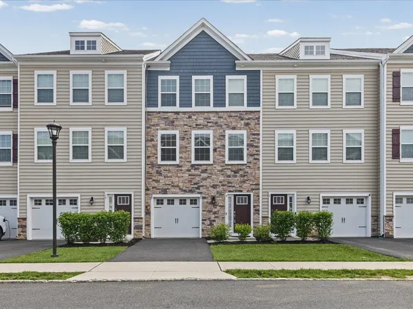 8 Venice Ln, Mount Laurel, NJ 08054
