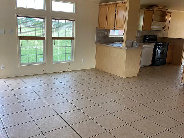 480 Private Road 948 — Photo 2