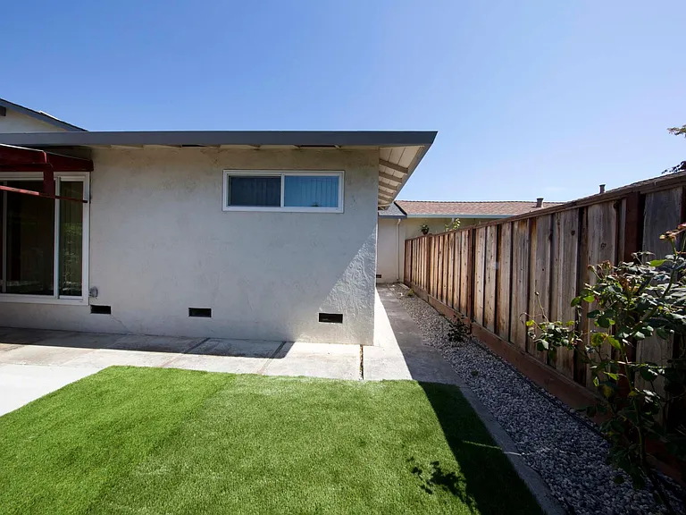 Back yard with no maintainence artificial Grass