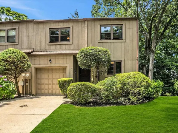 27 High Oak Court #27, Huntington, NY 11743