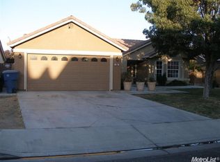 594 Manchester Dr, Los Banos, CA 93635