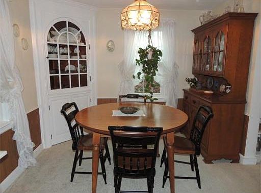 5th image of 93 Aster Cir