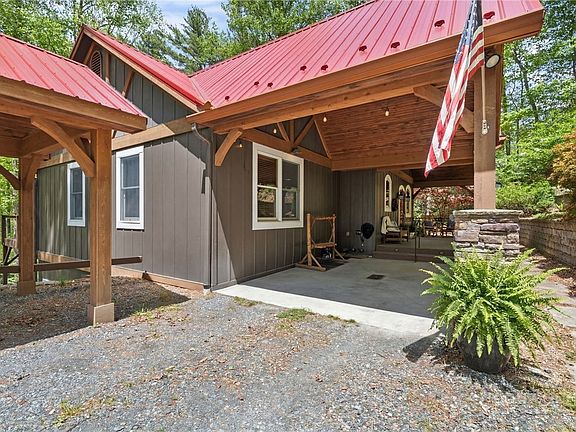 3rd image of 506 Crystal Mountain Road