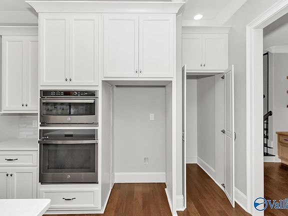 2nd image of 4 Payton Oaks Pl SE